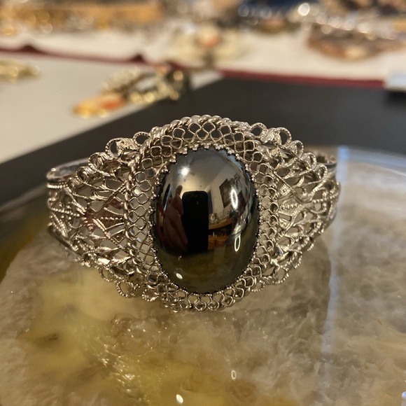 Xxsoldxx Vintage Whiting & Davis Hematite & silver clamp bracelet EUC 6.5" - Picture 10 of 11